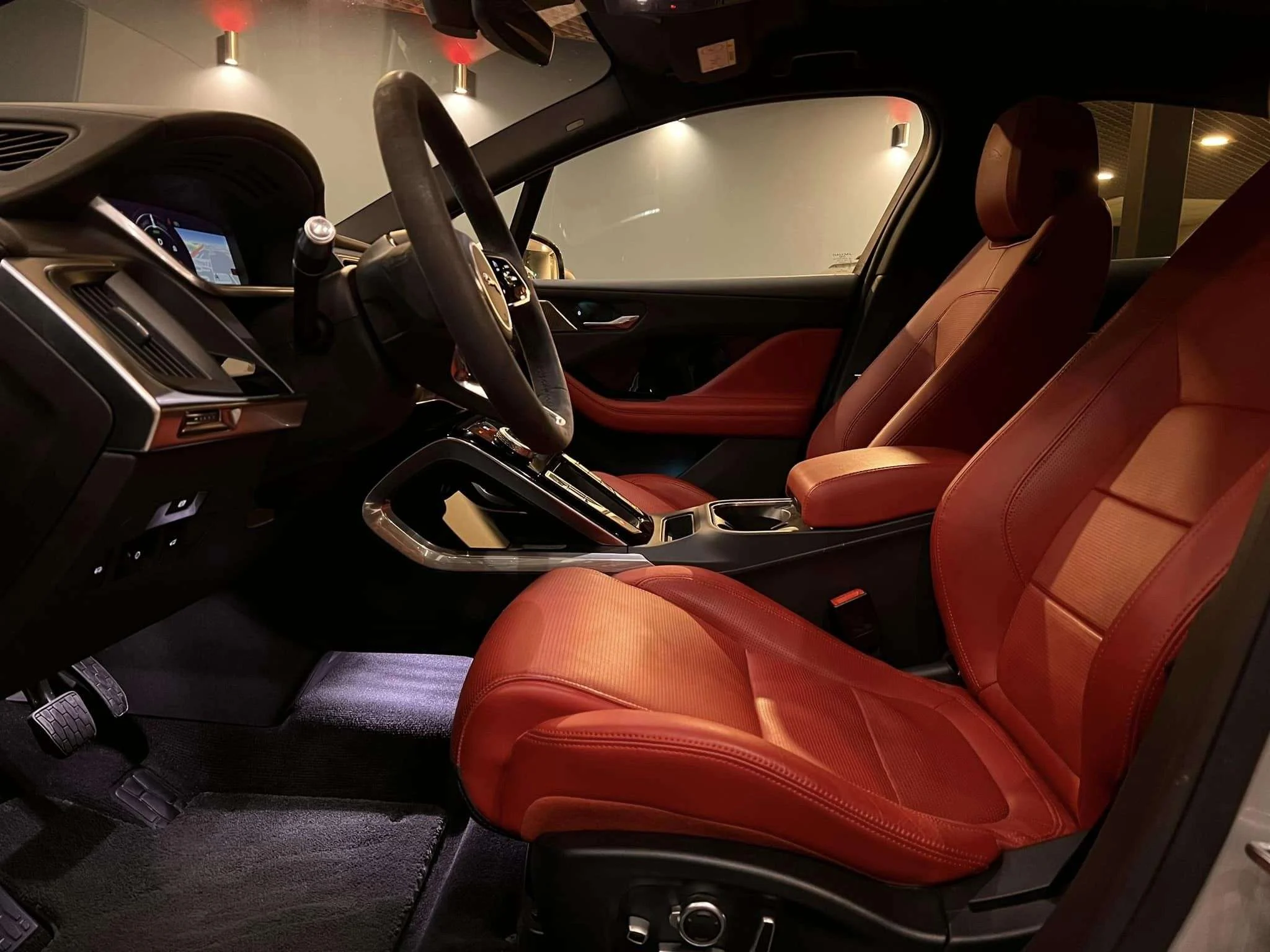 Elite Detailing meistars darbnīcā